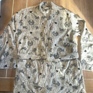 PINK Victoria's Secret Gray Logo Plush Robe